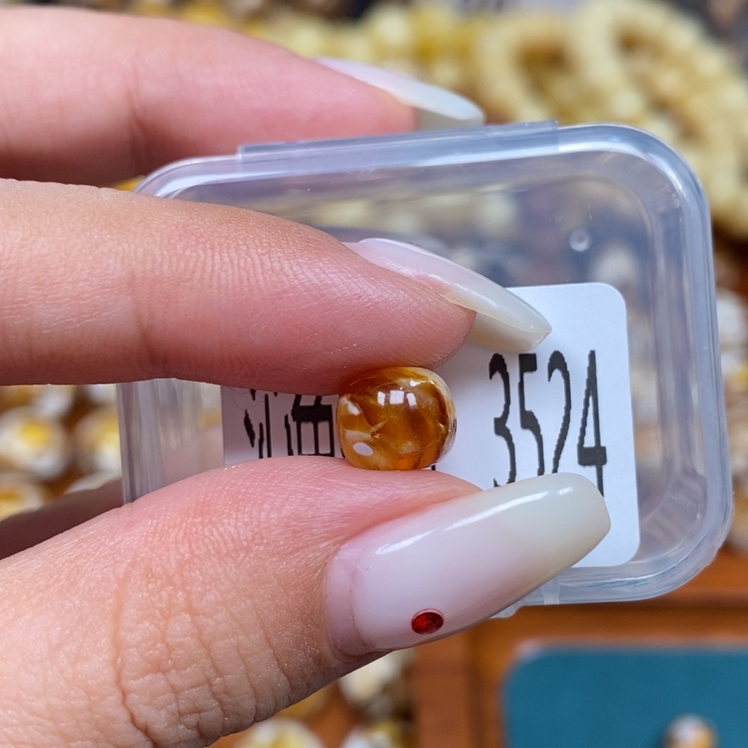 蜜蜡未镶嵌珠宝奇石3524