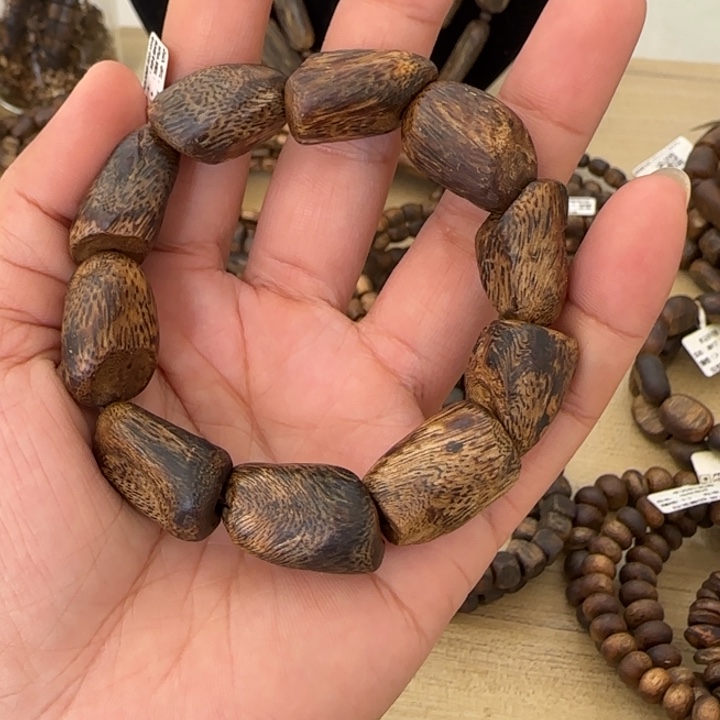 沉香手串乌身多样性发货一条卡14-17克