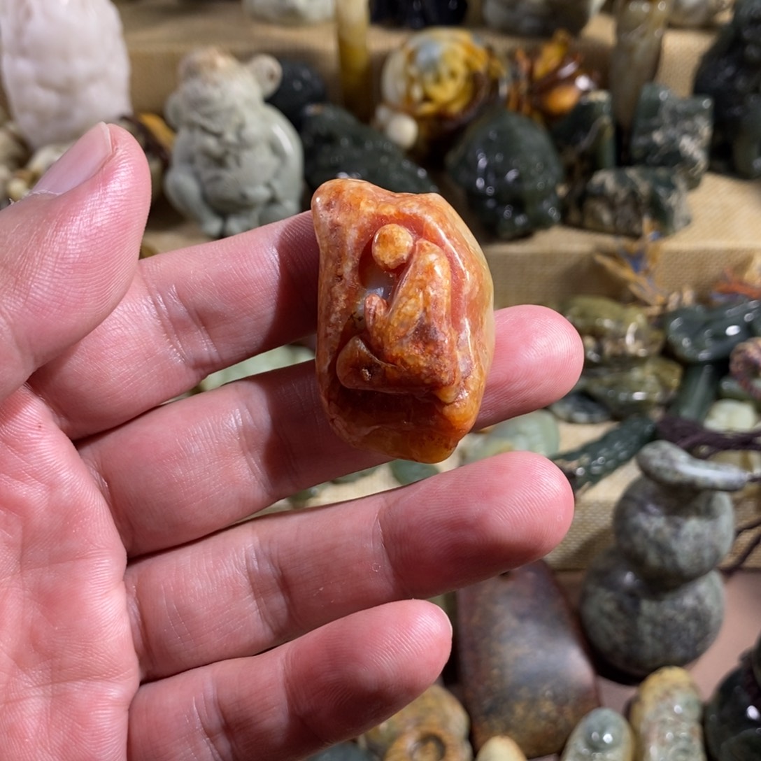 未镶嵌岫岩河磨玉（透闪石质玉）挂件