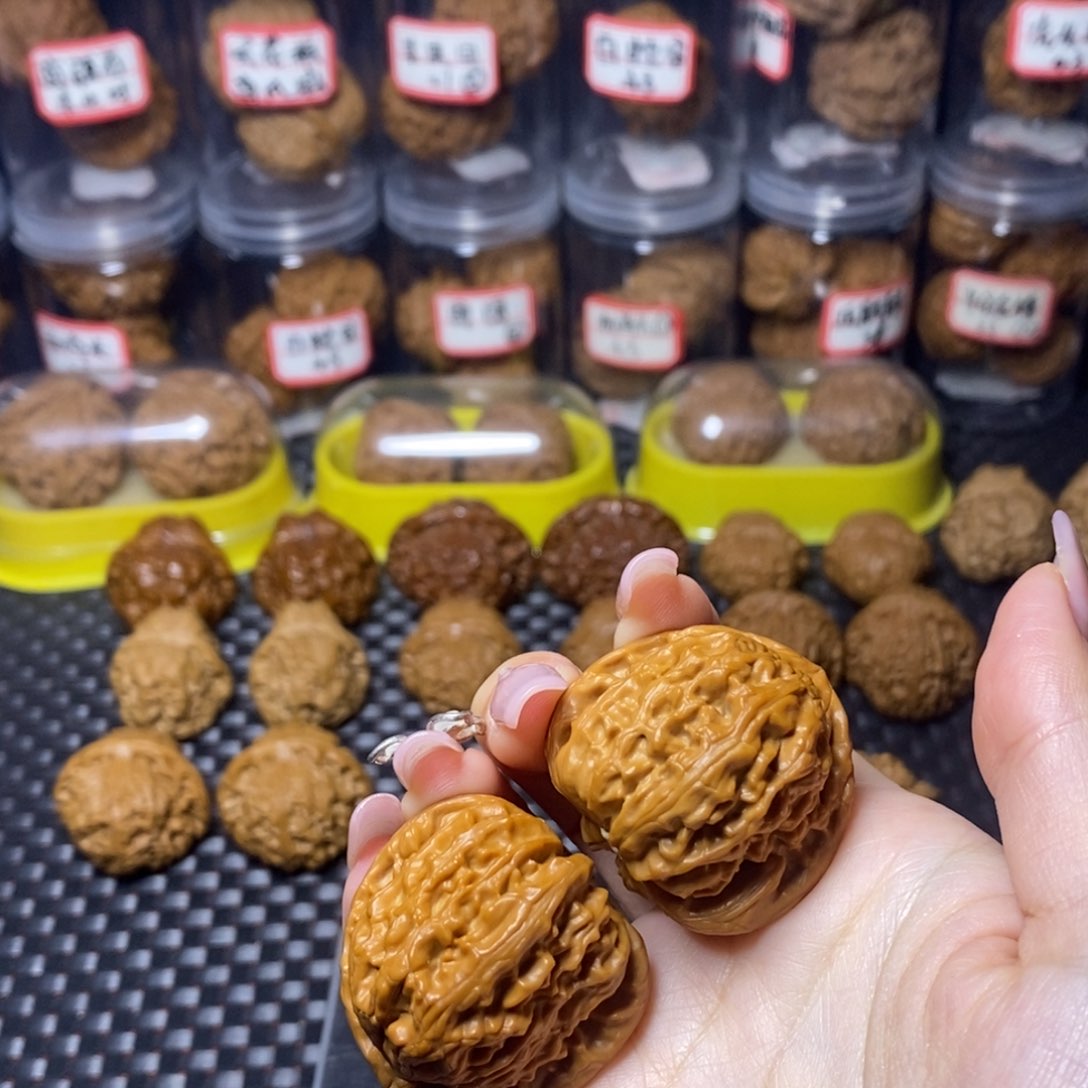 文玩核桃吊坠三角白40边38.5