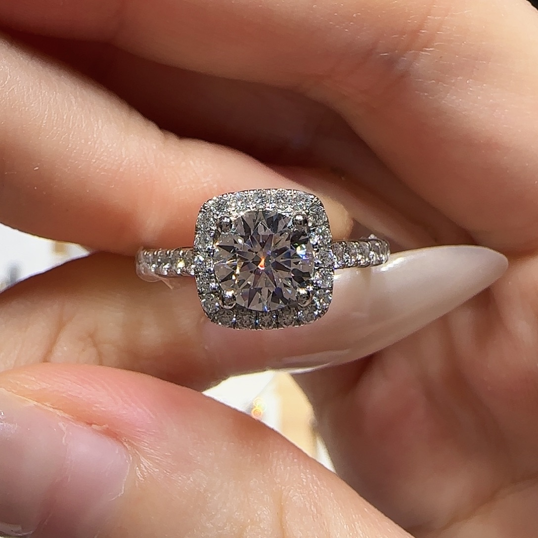 实验室培育钻石铂Pt950镶嵌一卡方包圆围镶