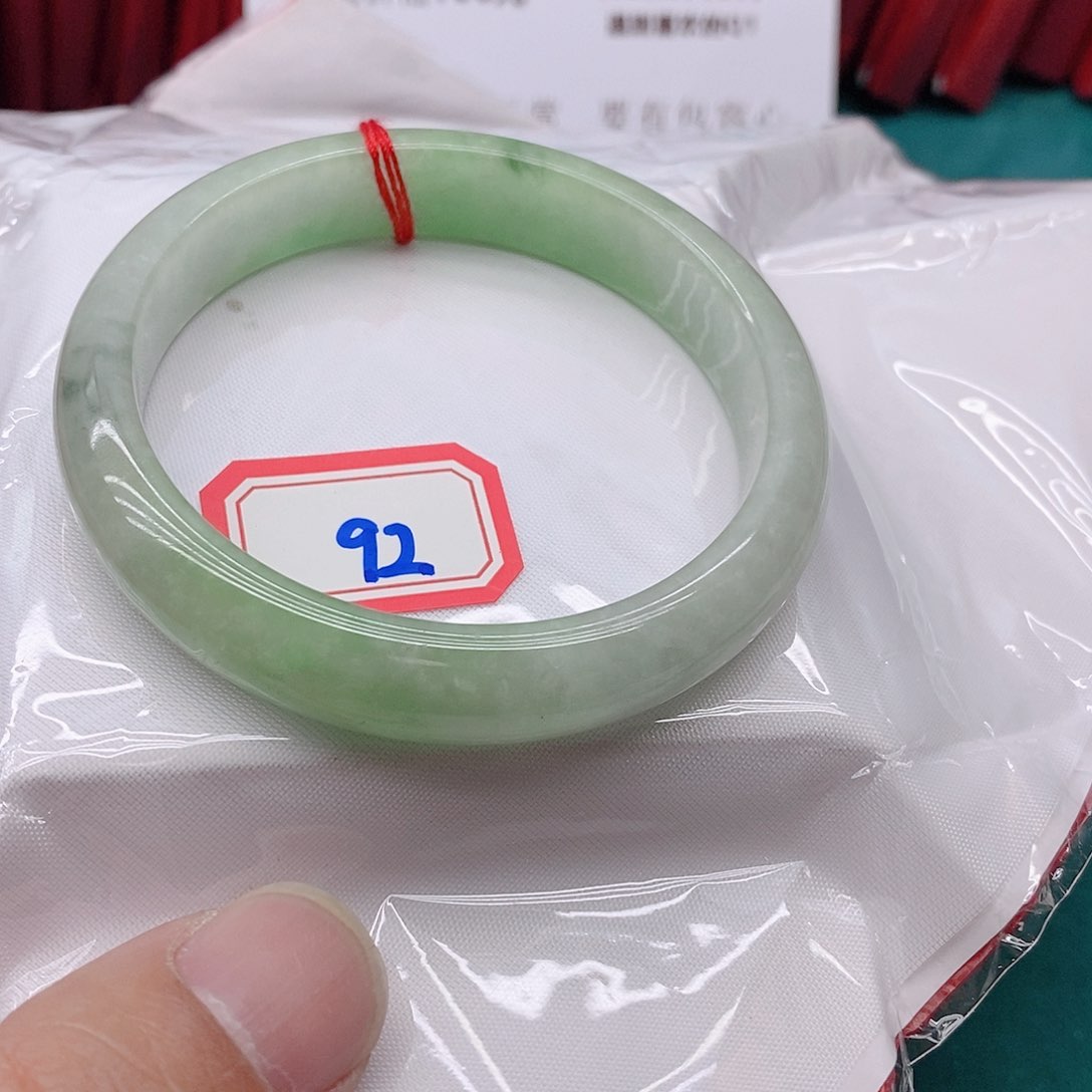翡翠手镯未镶嵌9222222222222