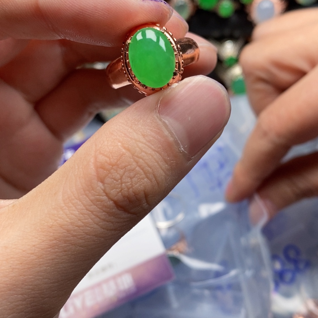 翡翠戒指未镶嵌邱**儿