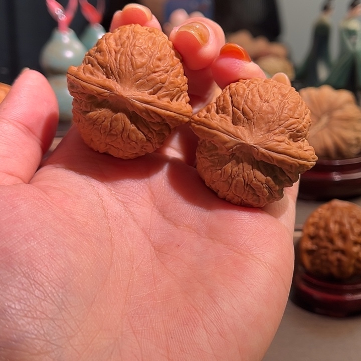 文玩核桃吊坠龙胆元宝