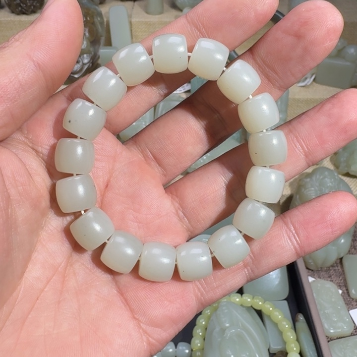 和田玉颈饰未镶嵌逻***社