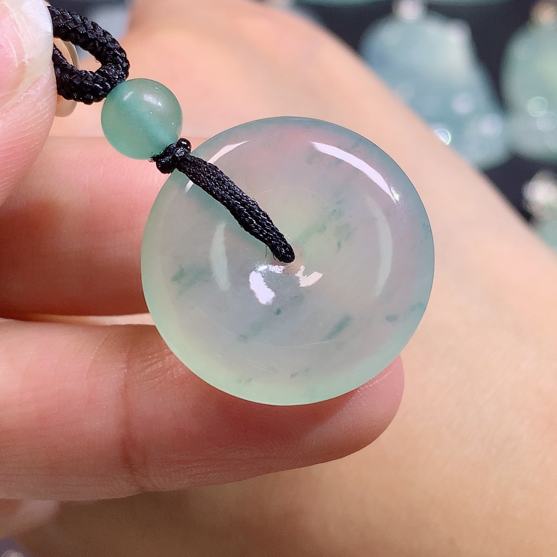 翡翠未镶嵌颈饰平安扣