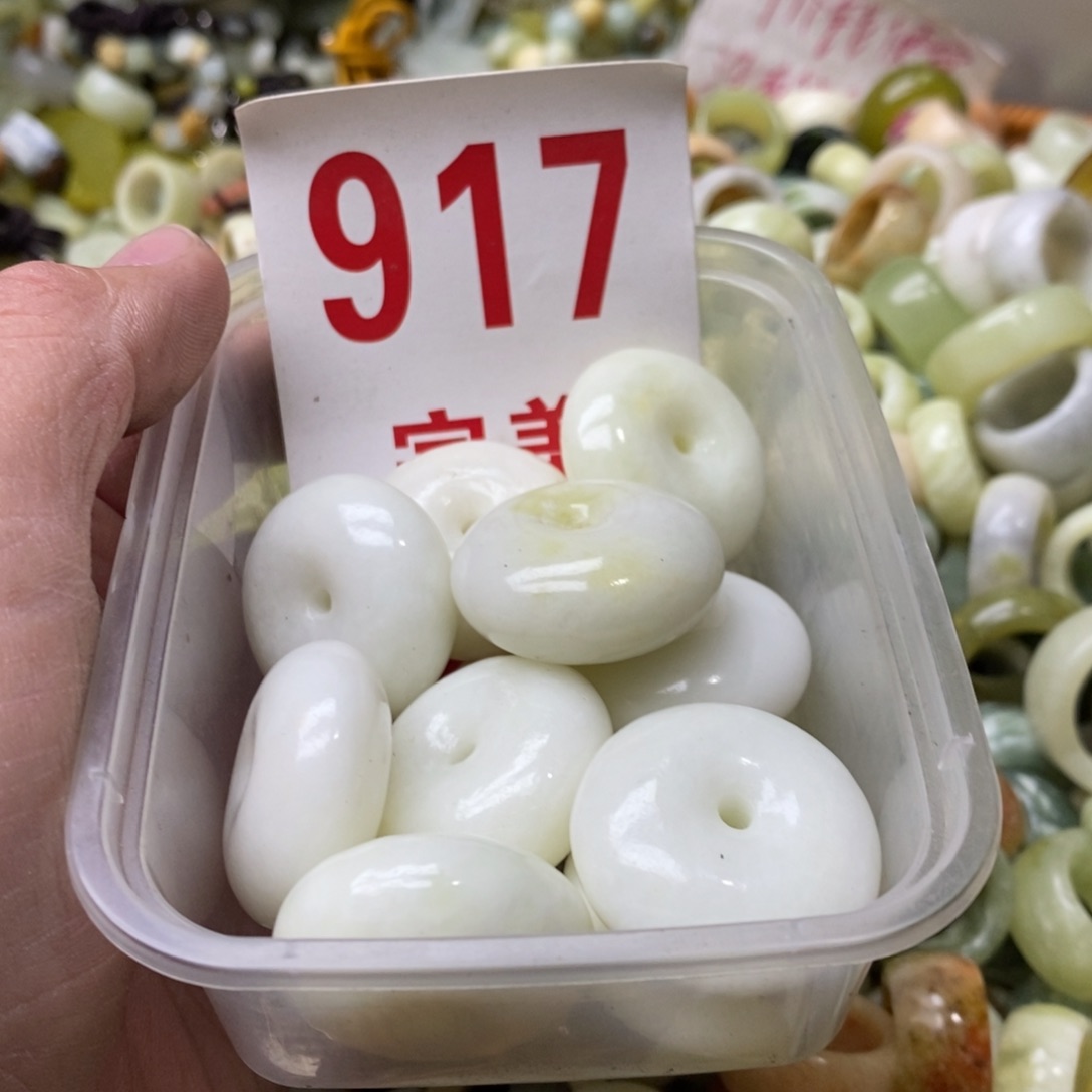 蛇纹石玉挂坠未镶嵌