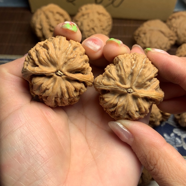 吊坠文玩核桃✨****?粗筋