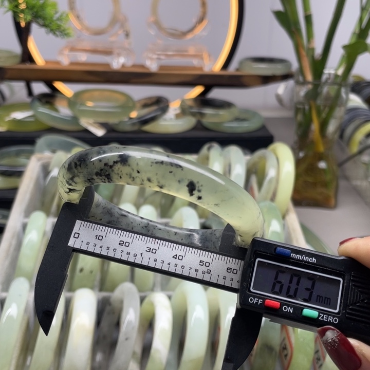 蛇纹石玉手镯未镶嵌171