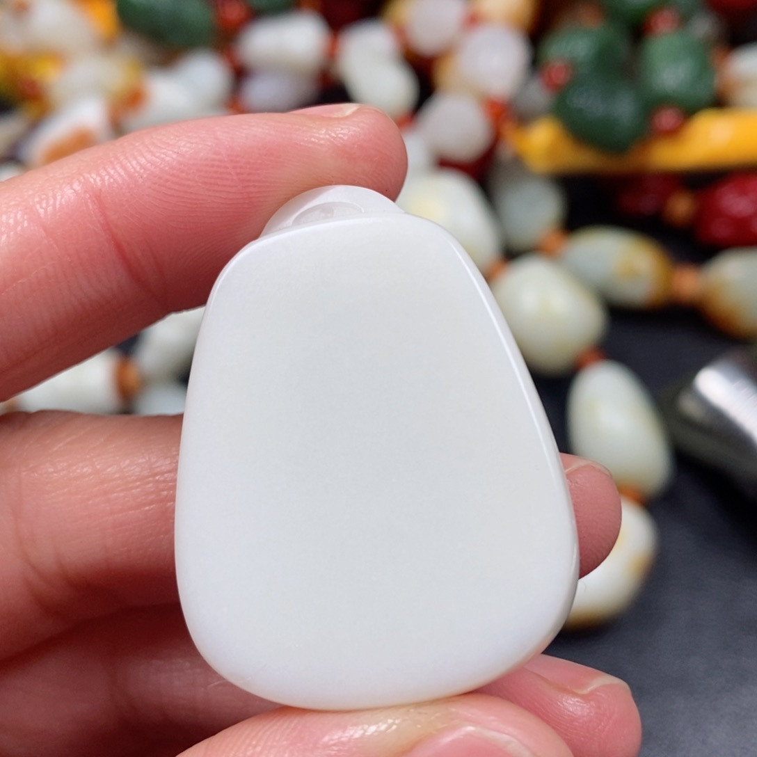 和田玉颈饰未镶嵌