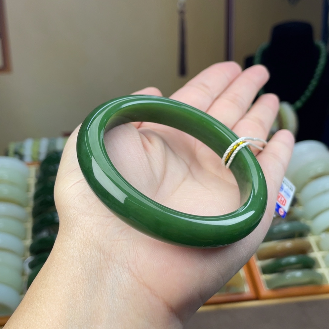 和田玉未镶嵌手镯