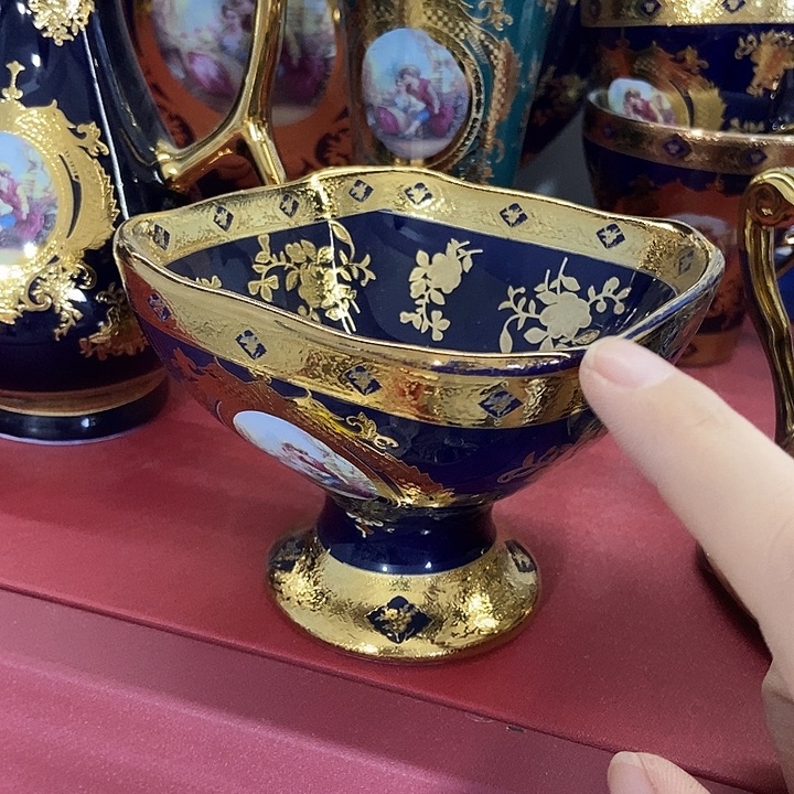 瓷片瑕疵………………………………