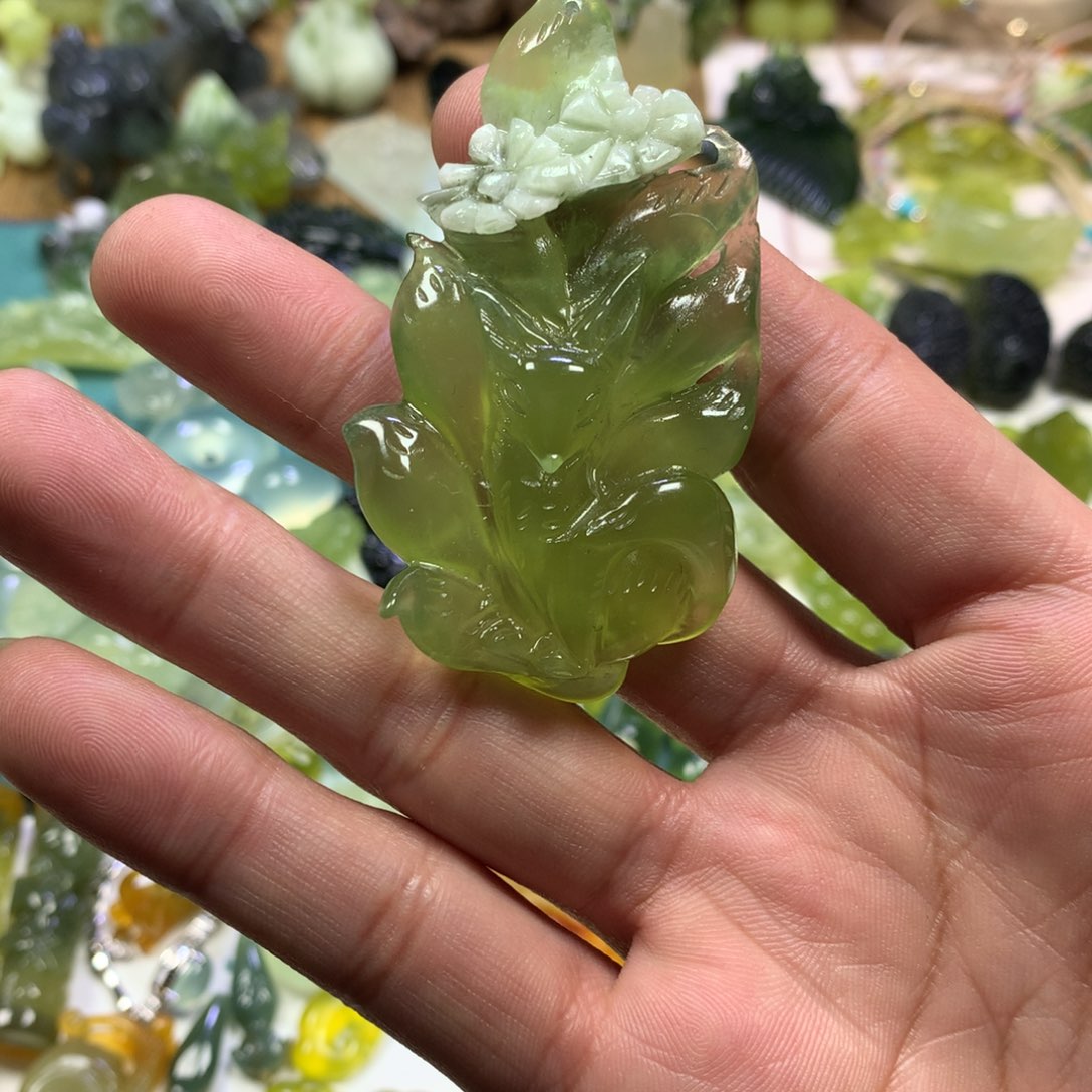 岫玉颈饰未镶嵌九尾狐