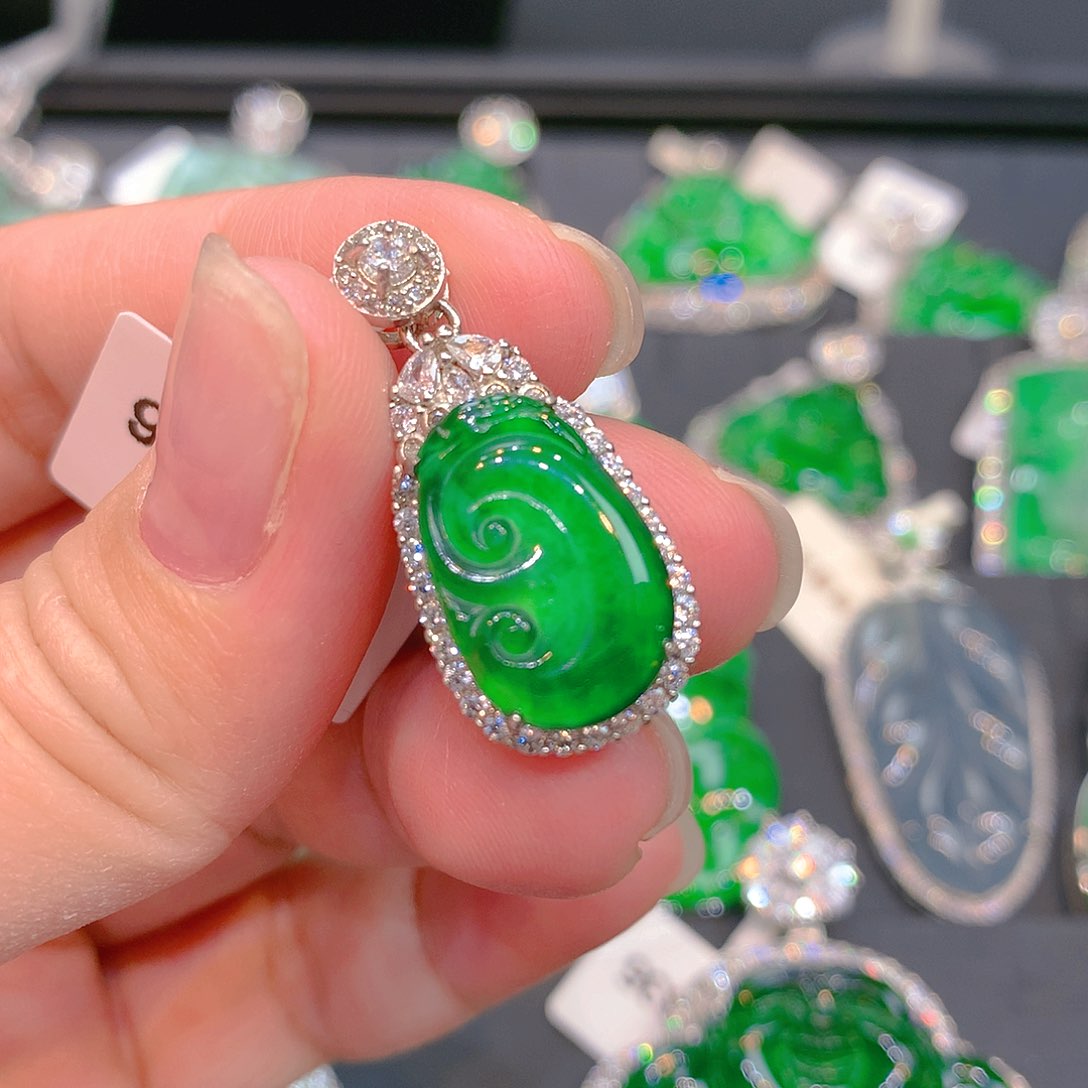 翡翠颈饰银S925镶嵌翡翠