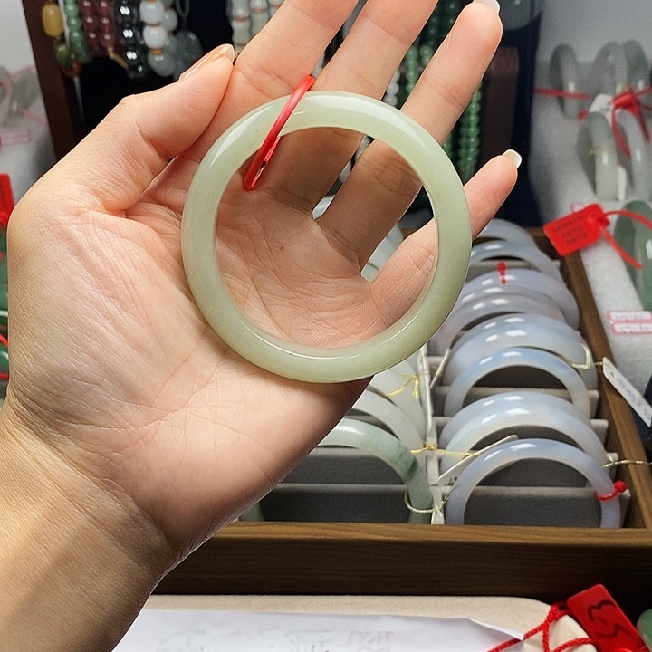 东陵石未镶嵌手镯