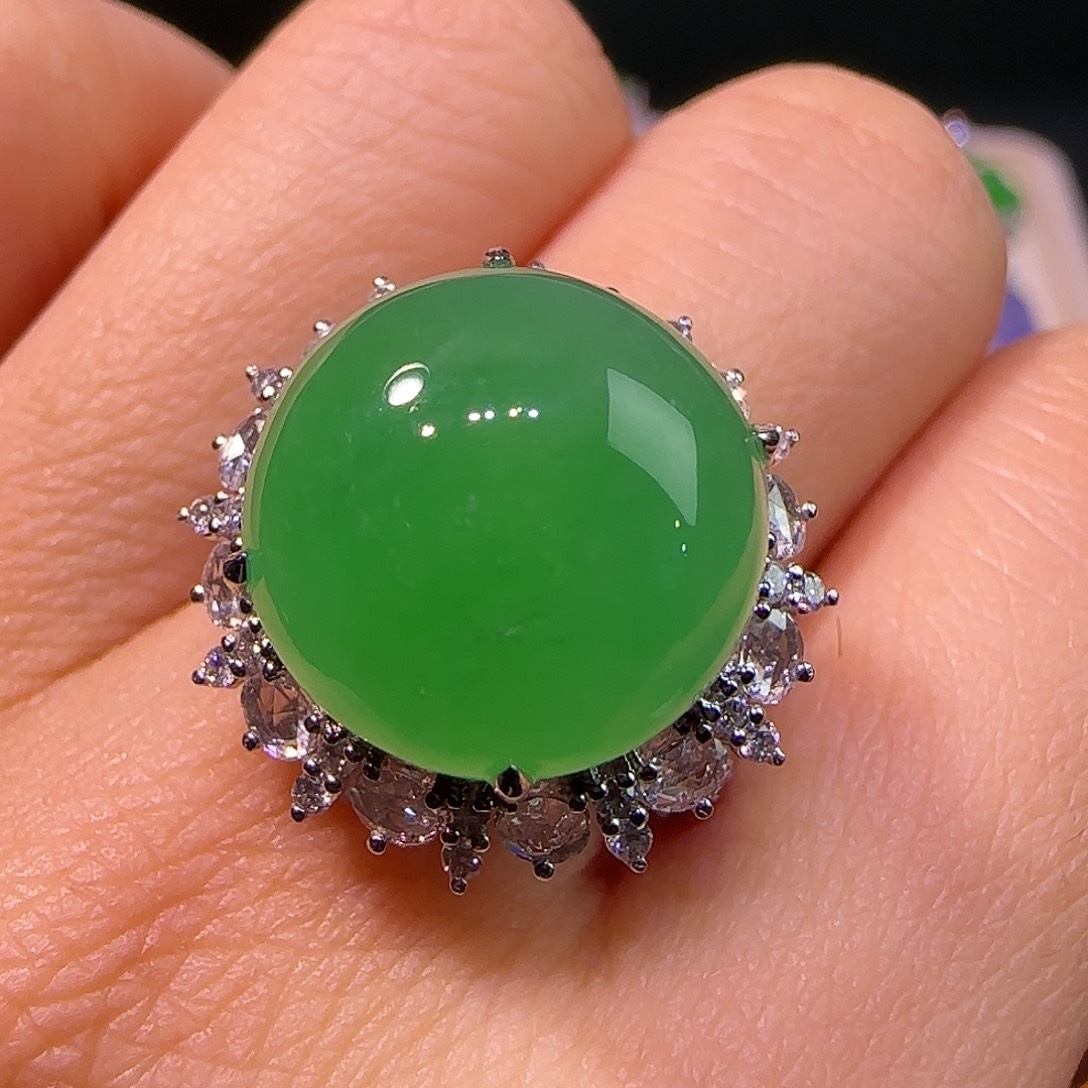 翡翠18K金镶嵌戒指