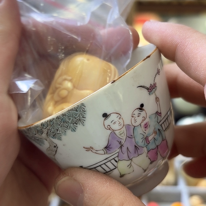 瓷片?**?精致雕刻工艺精湛