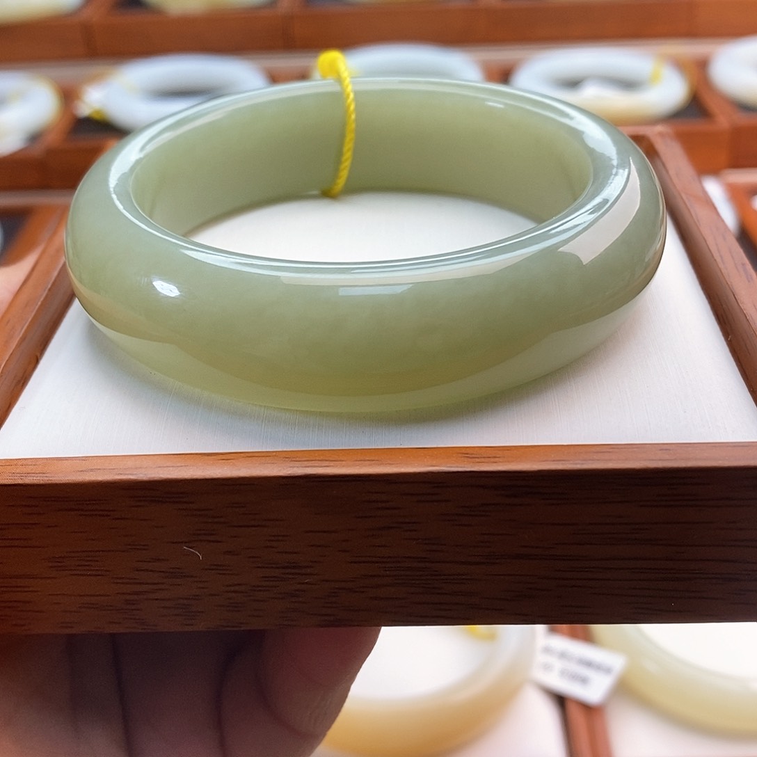 和田玉（青白玉）手镯未镶嵌59+