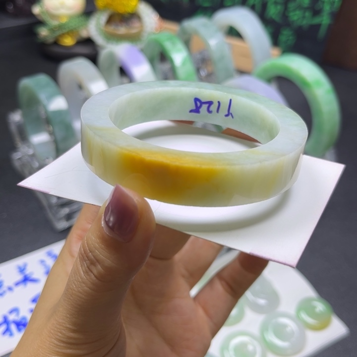 定制翡翠未镶嵌手镯