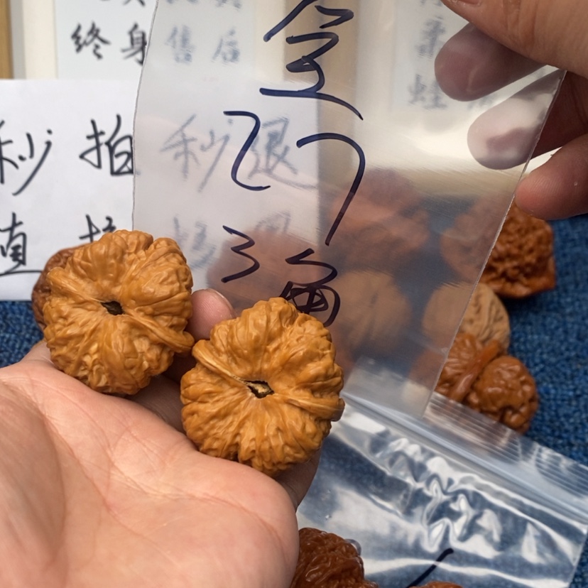 【闪购商品】文玩核桃吊坠.53753357735573