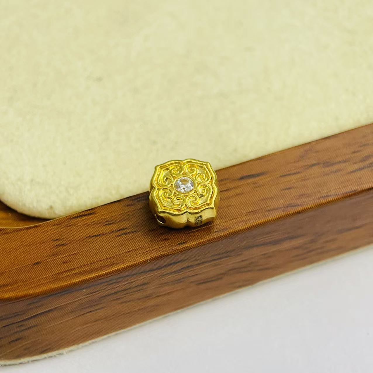 余金金臻选阁黄金足金999卡8带钻四方如意DP2873-0190