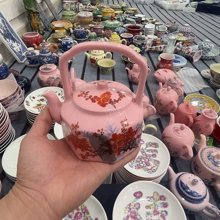 若***榴景德镇陶瓷艺术品