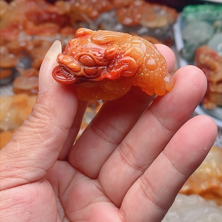 石英质玉（黄龙玉）颈饰未镶嵌