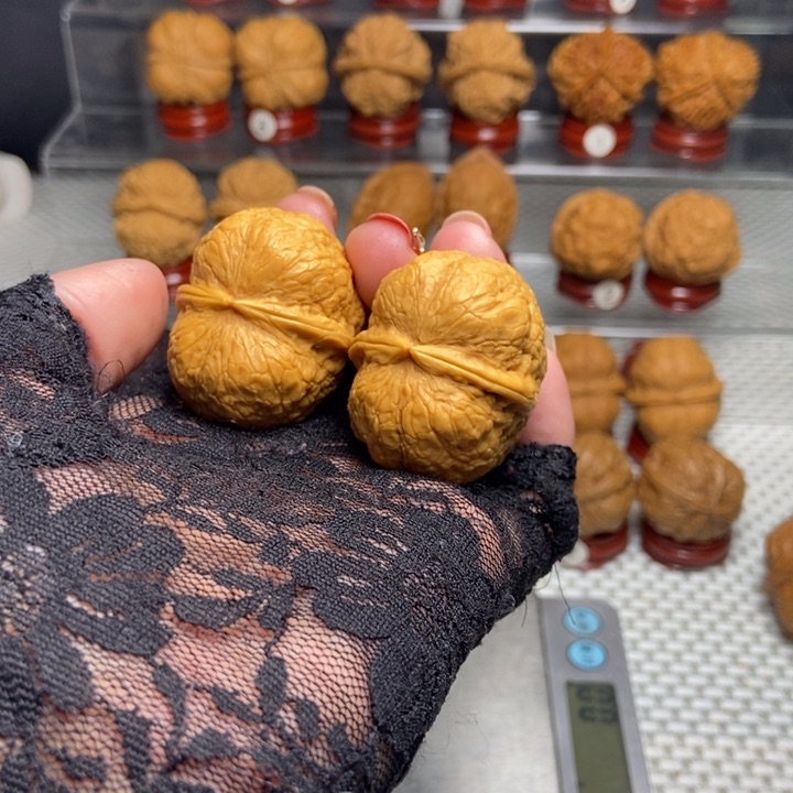 文玩核桃把件李*汉峭壁元宝81