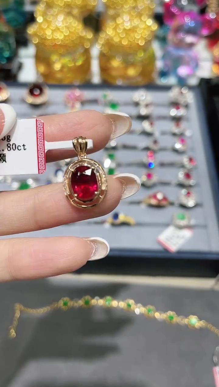 18K金镶嵌碧玺吊坠