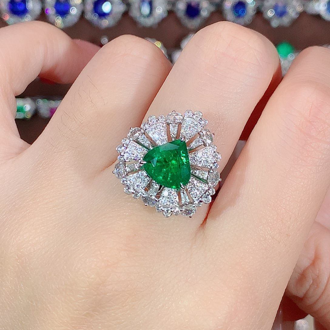 18K金镶嵌祖母绿戒指1.95ct/天然宝石/七天无理由