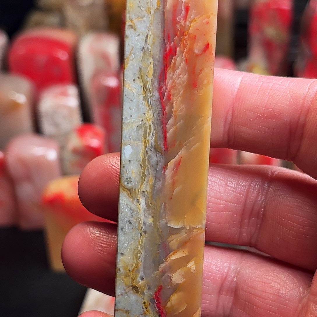 昌化石印石春**海昌化软刚冻鸡血石方章