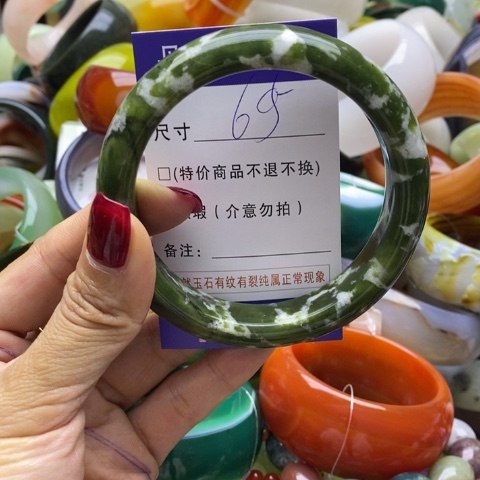 蛇纹石玉手镯未镶嵌