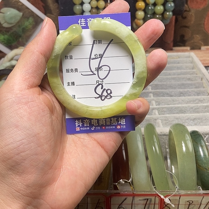 蛇纹石玉手镯未镶嵌