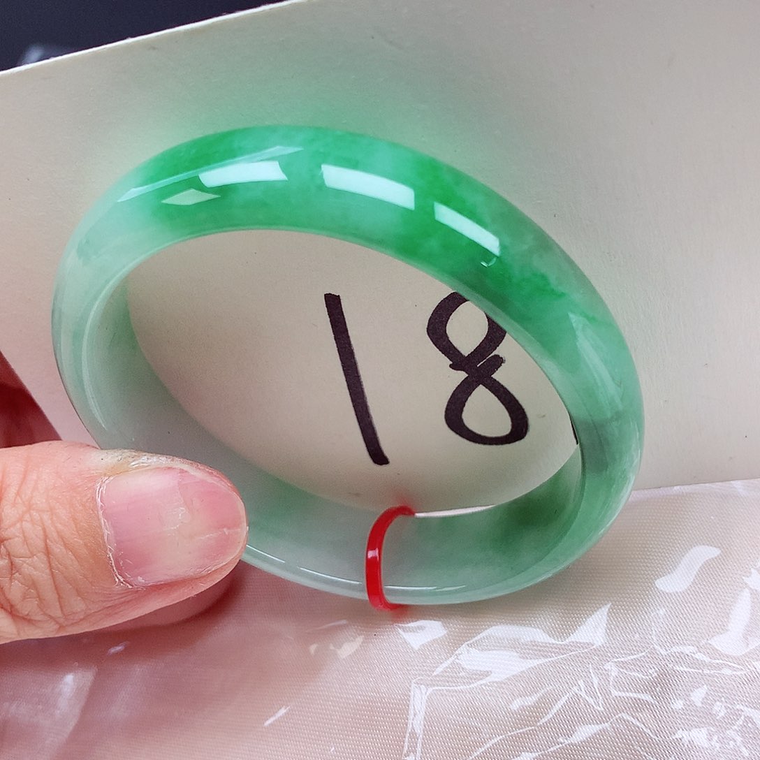 翡翠未镶嵌手镯（贵妃镯）翡翠