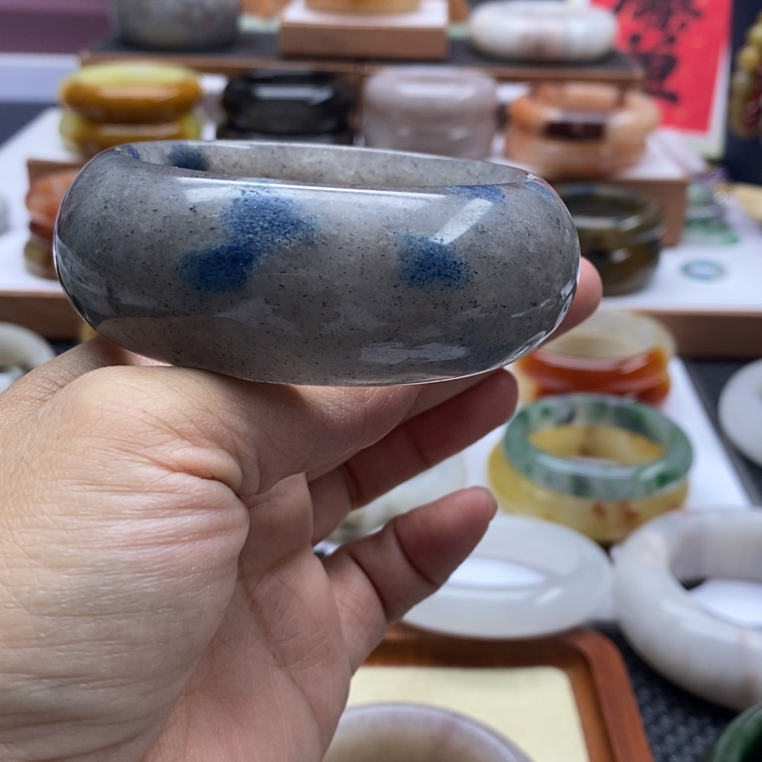 石英质玉手镯未镶嵌