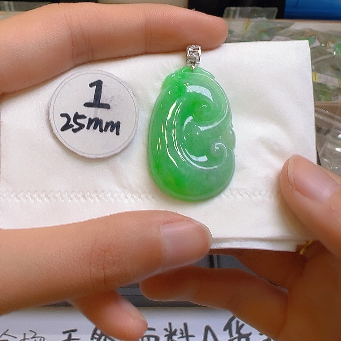 翡翠颈饰18K金镶嵌翡翠