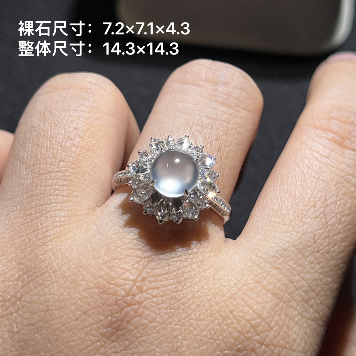 18k金镶嵌翡翠玻璃种冰蛋豪华起钢双眼皮蛋面戒指
