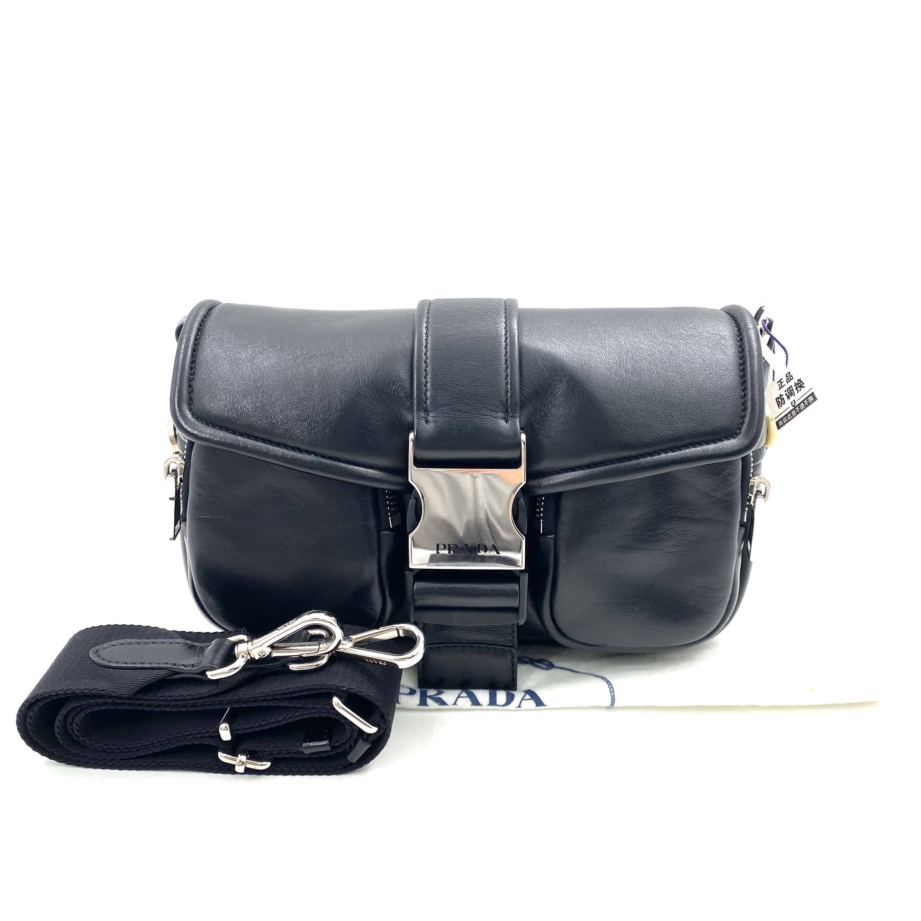 95新 Prada/普拉达 新款黑色全皮单扣斜挎包 尺寸23/13 时尚休闲