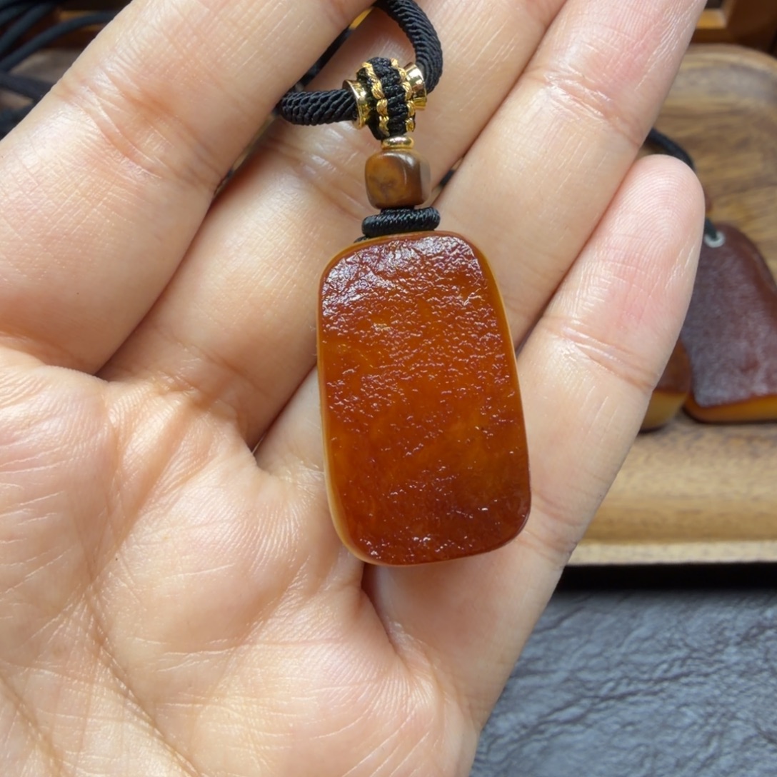 琥珀未镶嵌吊坠(赠链)