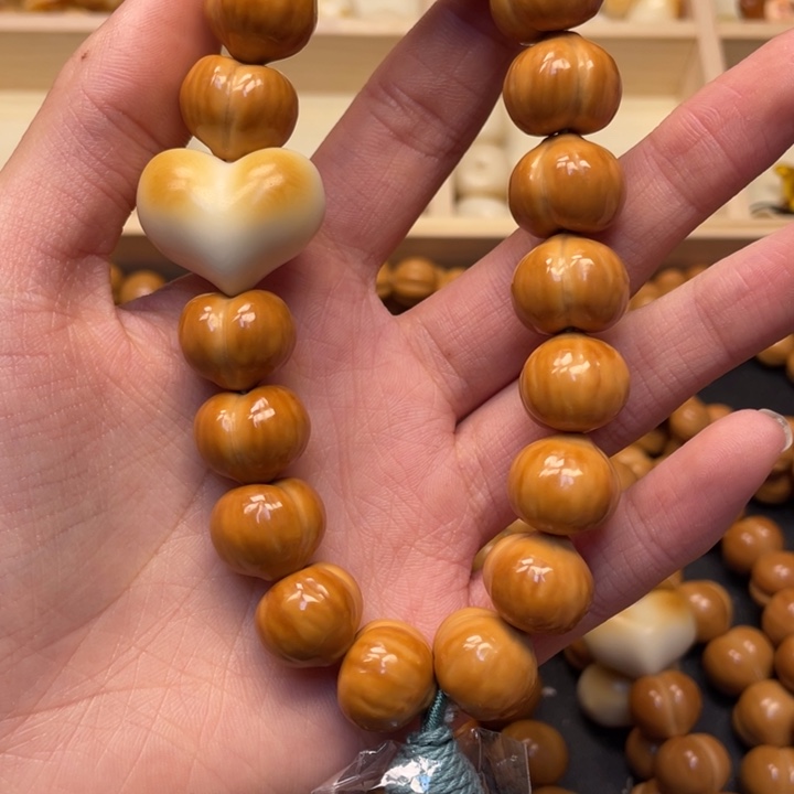 ****海猴头核桃手串全品屁桃加爱心配饰