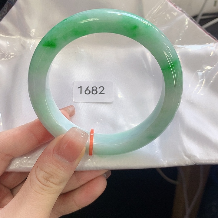 翡翠手镯未镶嵌天然翡翠手镯01