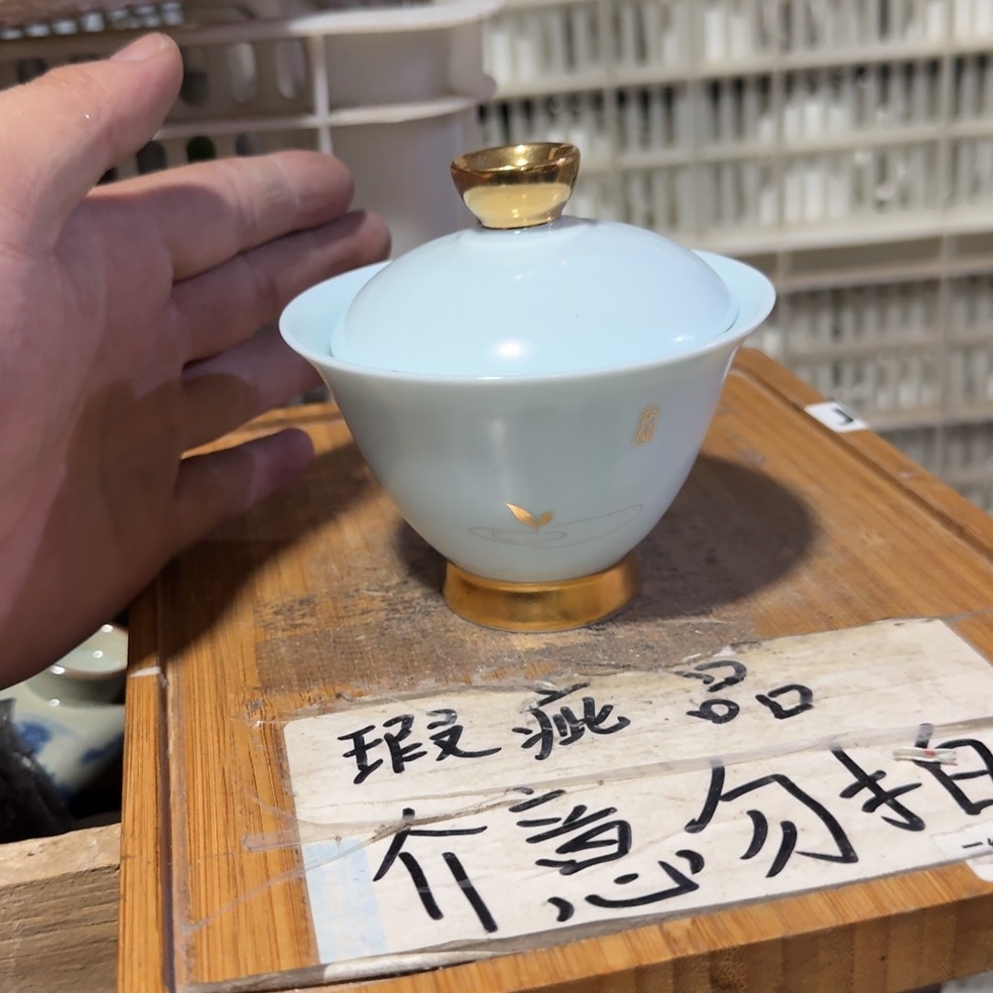 微瑕疵介意勿拍陶瓷器皿。