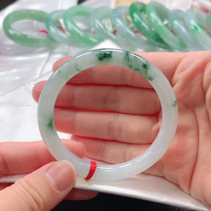 翡翠手镯未镶嵌缅甸A货翡翠手镯