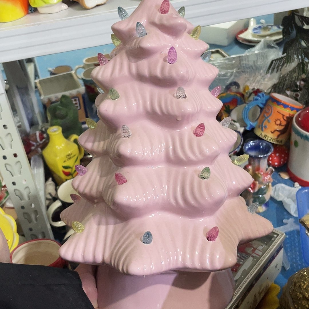 摆件   磕碰。 瑕疵。