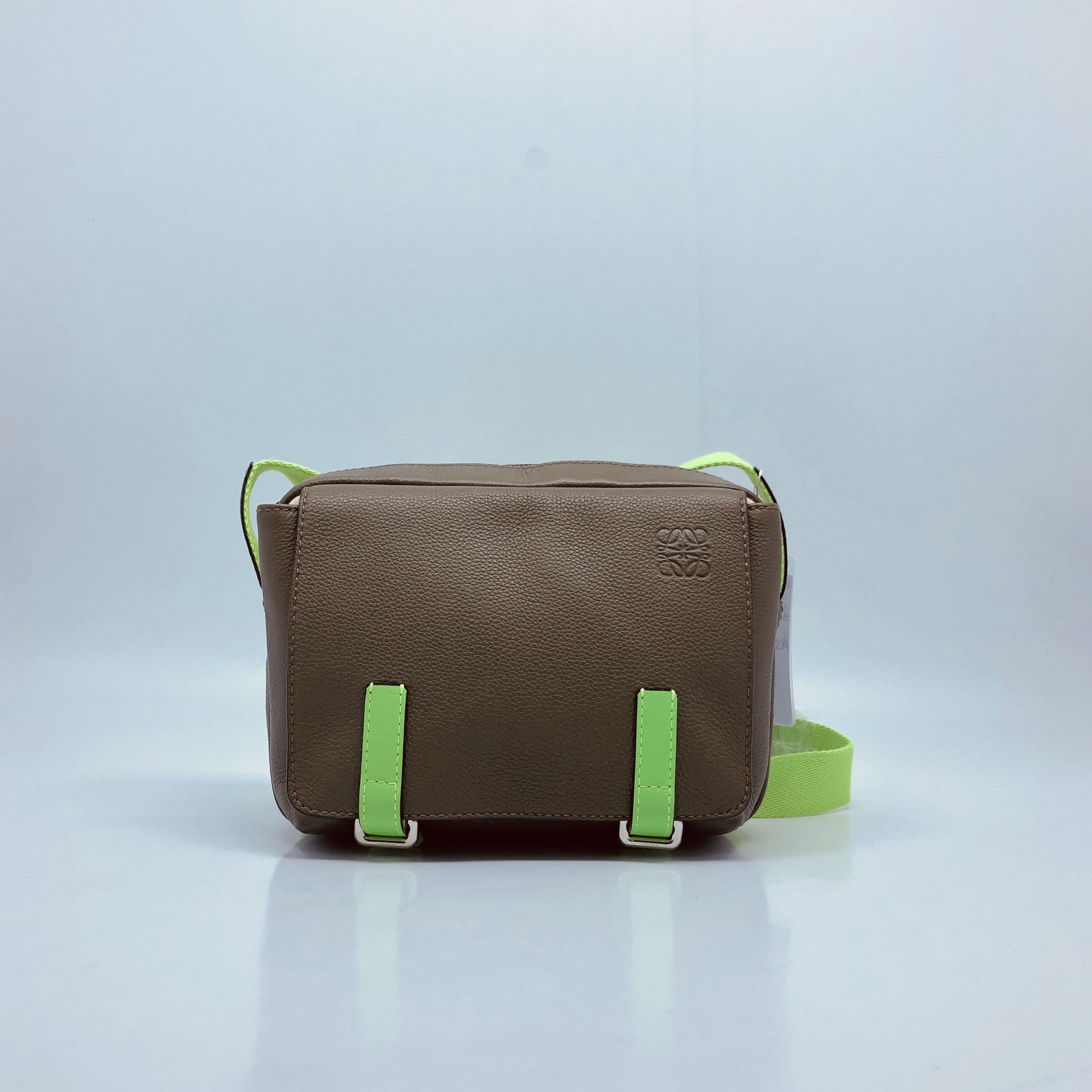 99新 LOEWE/罗意威 双扣横版单肩包/4617号男士
