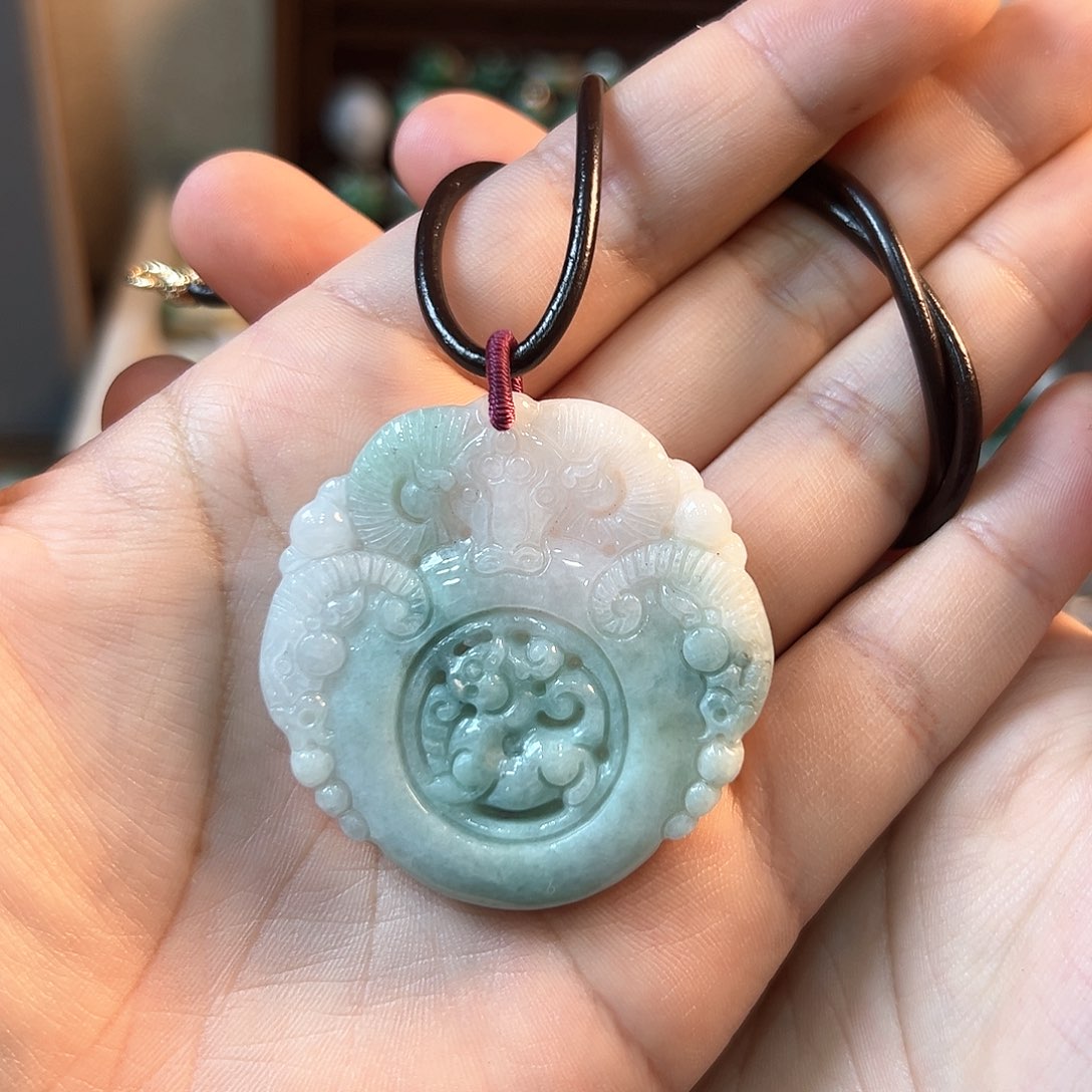 翡翠颈饰未镶嵌吊坠