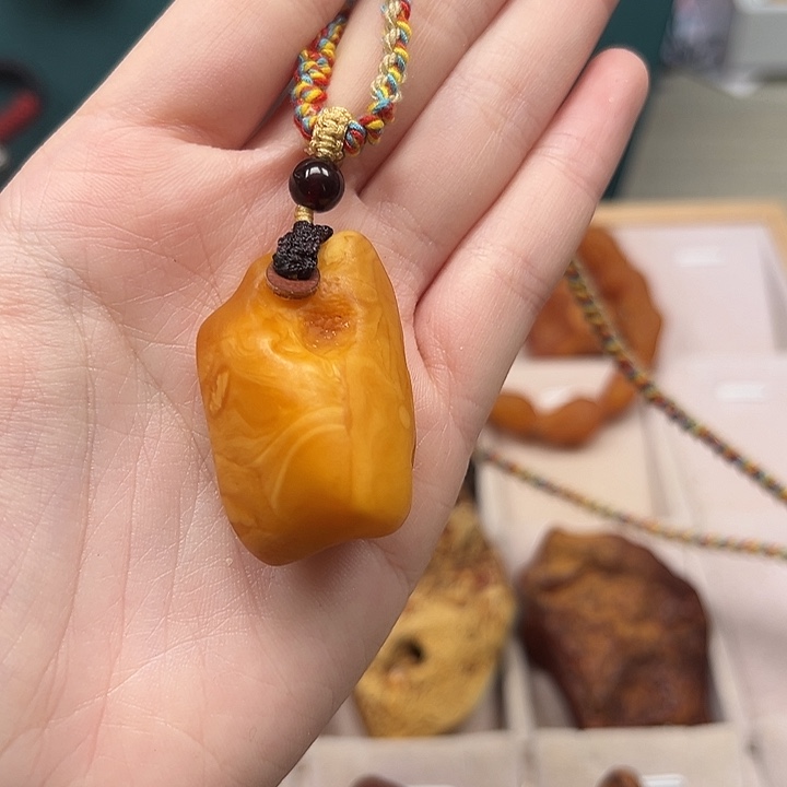 琥珀珠宝奇石未镶嵌