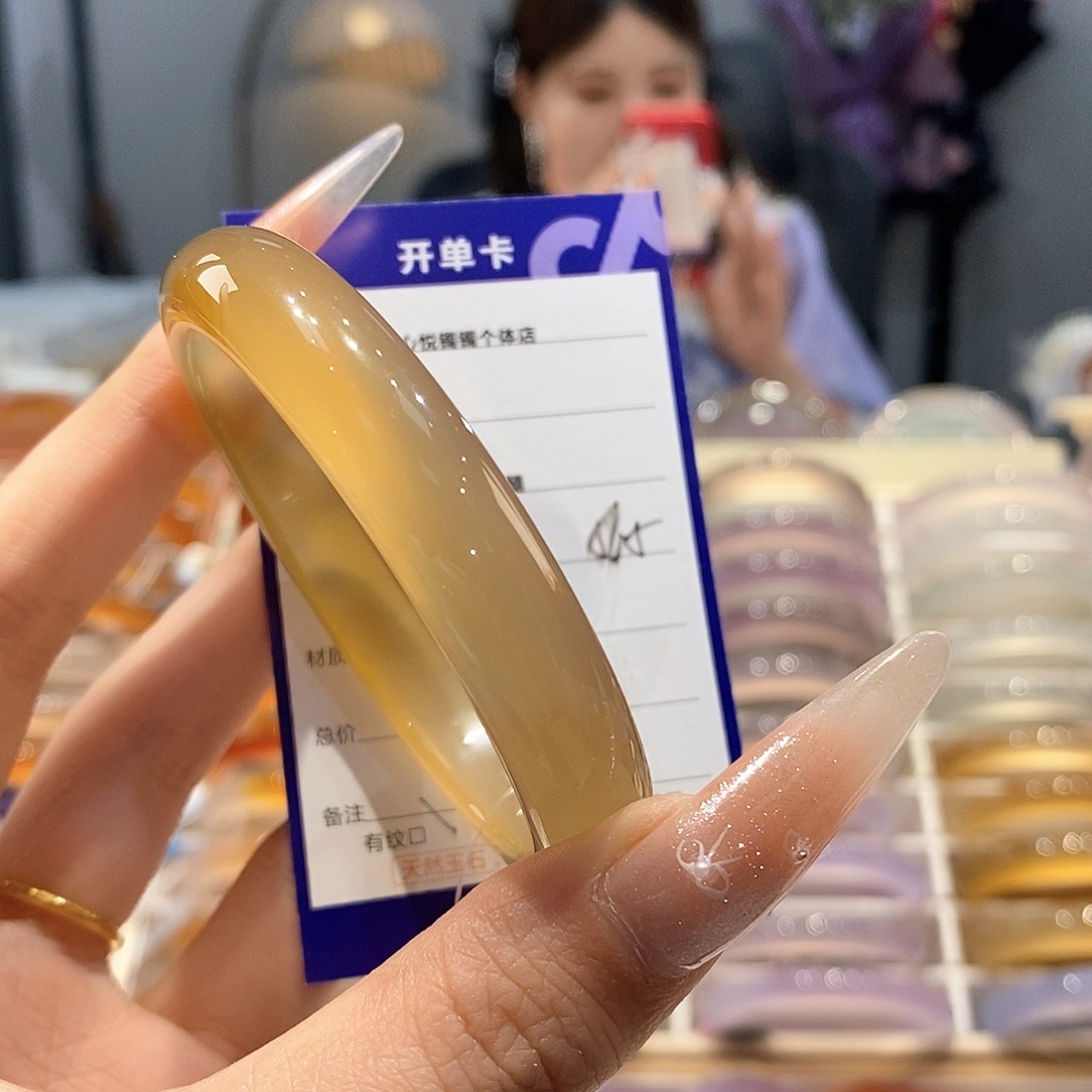 玛瑙/玉髓手镯未镶嵌