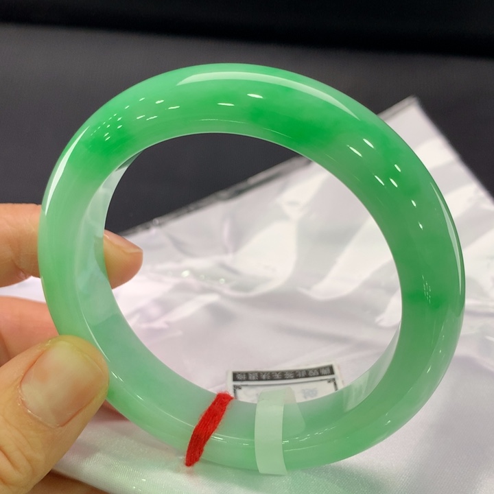 翡翠未镶嵌手镯正圈56