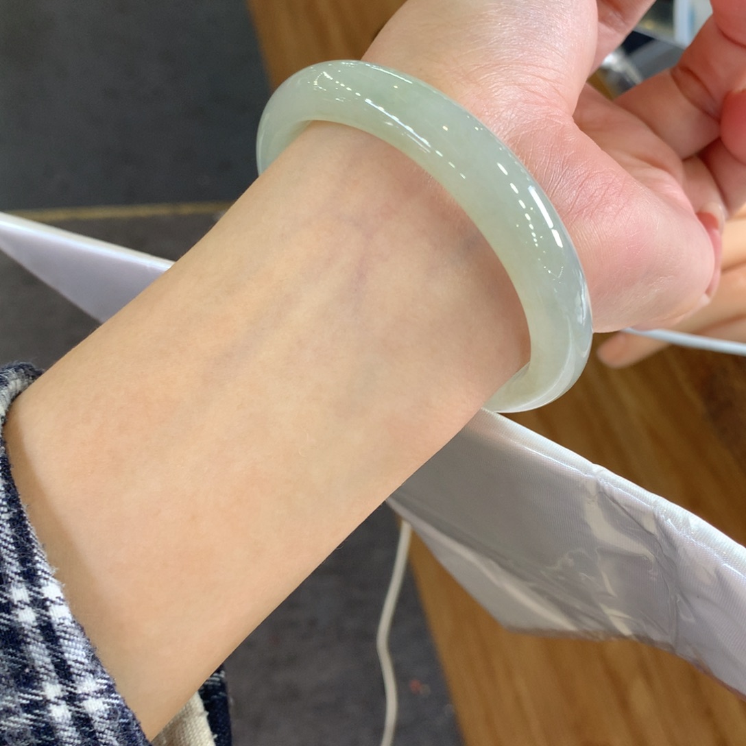 翡翠未镶嵌手镯天然Ａ货翡翠56贵妃